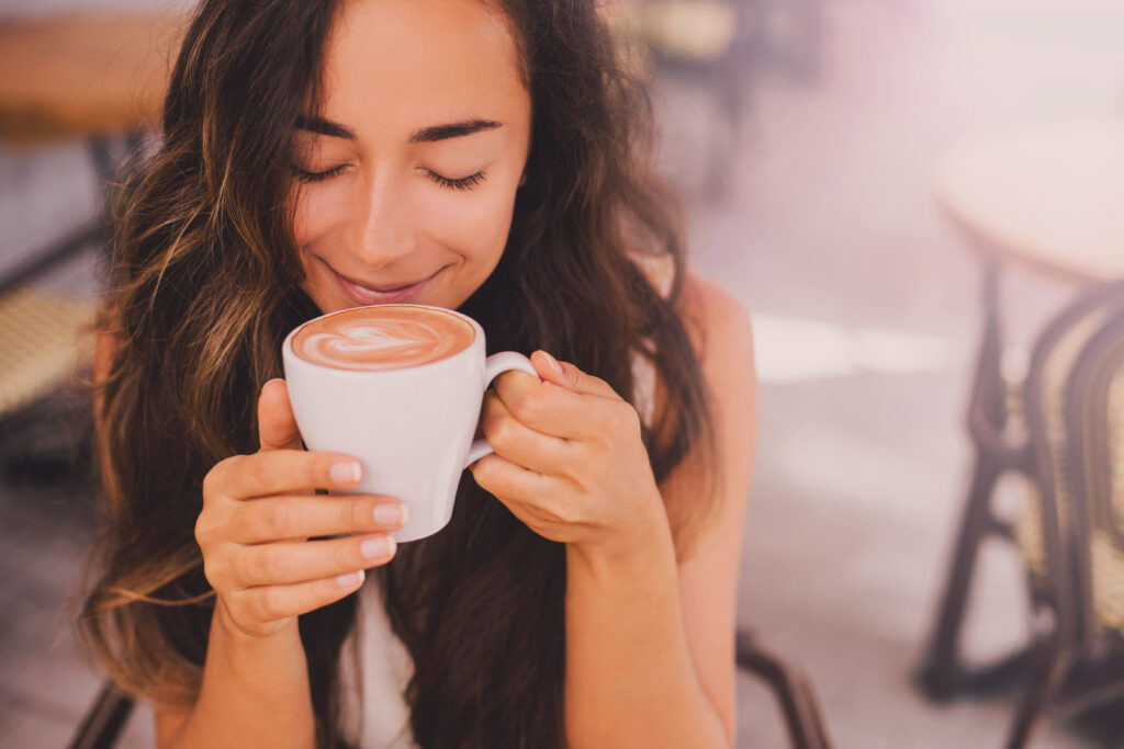 vrouw met koffie